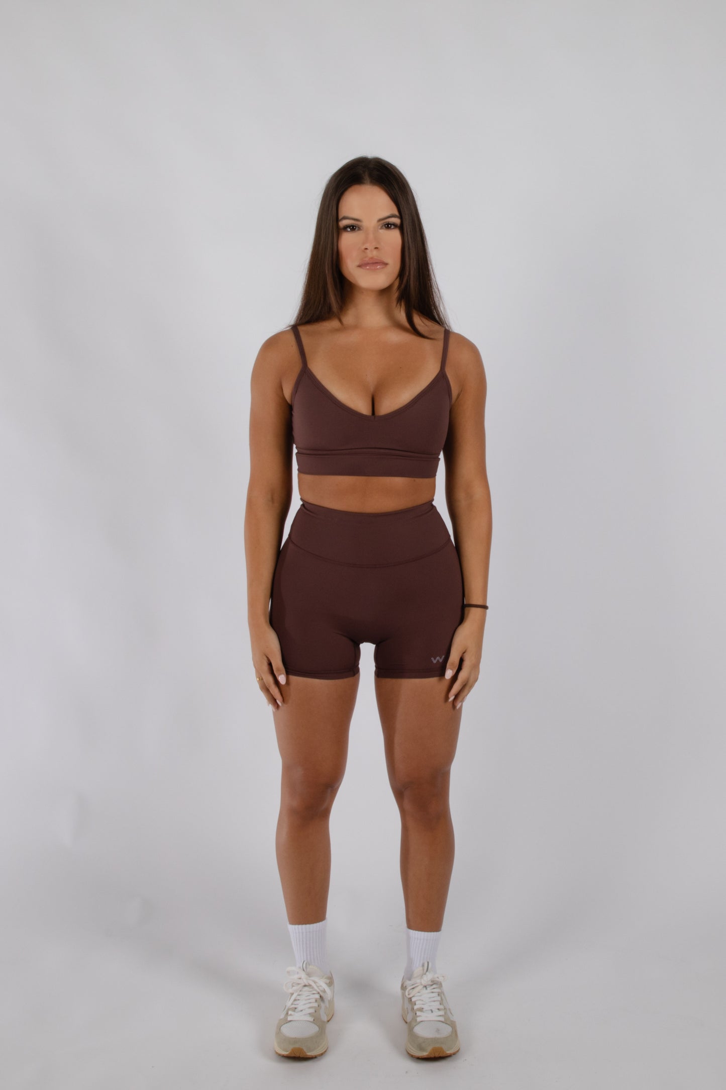 Staples Shorts 6" | Earth Brown - Who Active